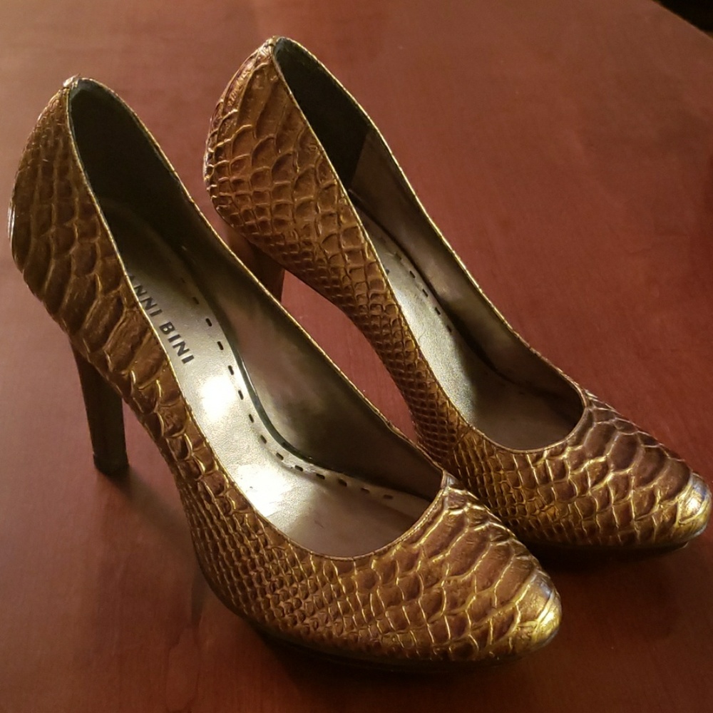Gianni Bini Bronze Snakeskin Heels Pumps